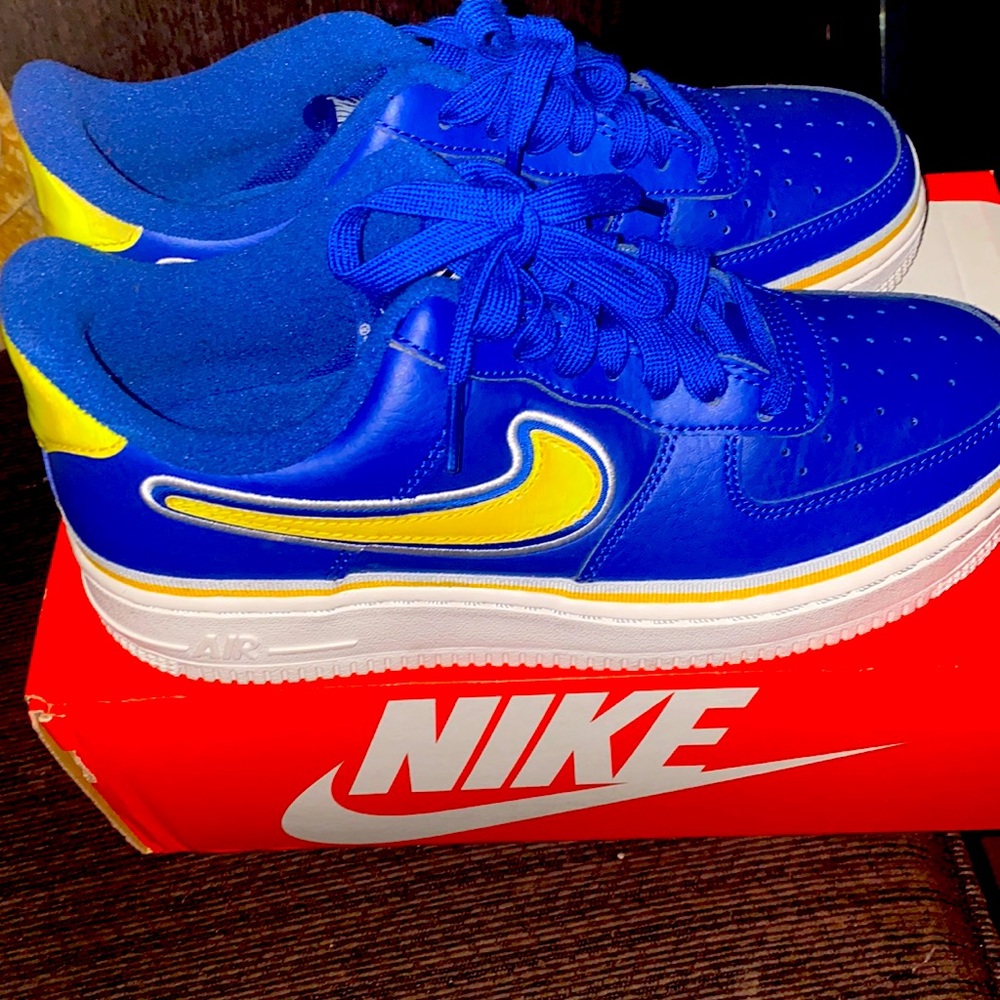 Blue and yellow Air Force 1